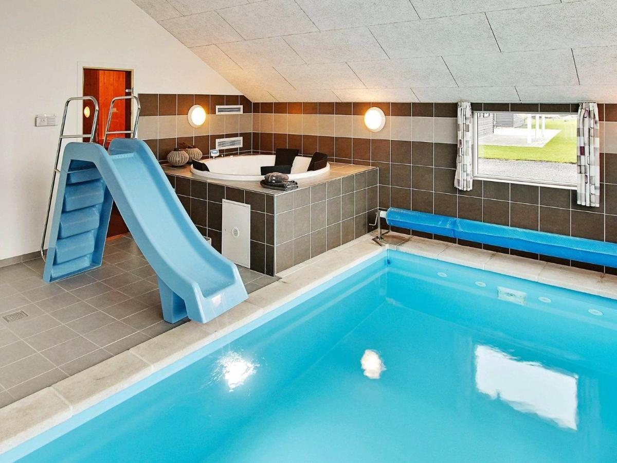 12 Person Holiday Home In Hasselberg Kappeln Room photo