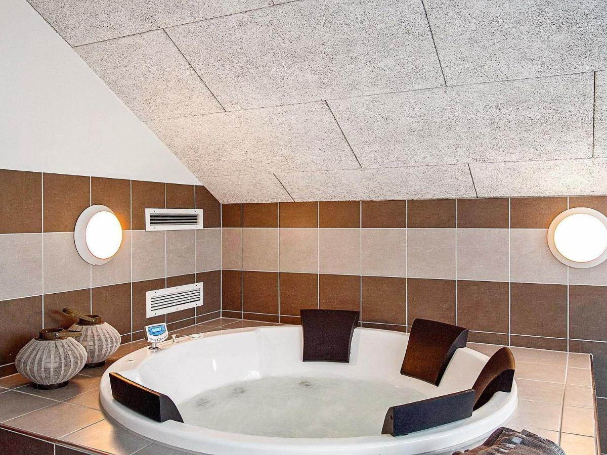 12 Person Holiday Home In Hasselberg Kappeln Room photo